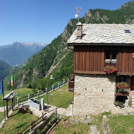Le Petit Coeur Hotel Fontainemore Buitenkant foto