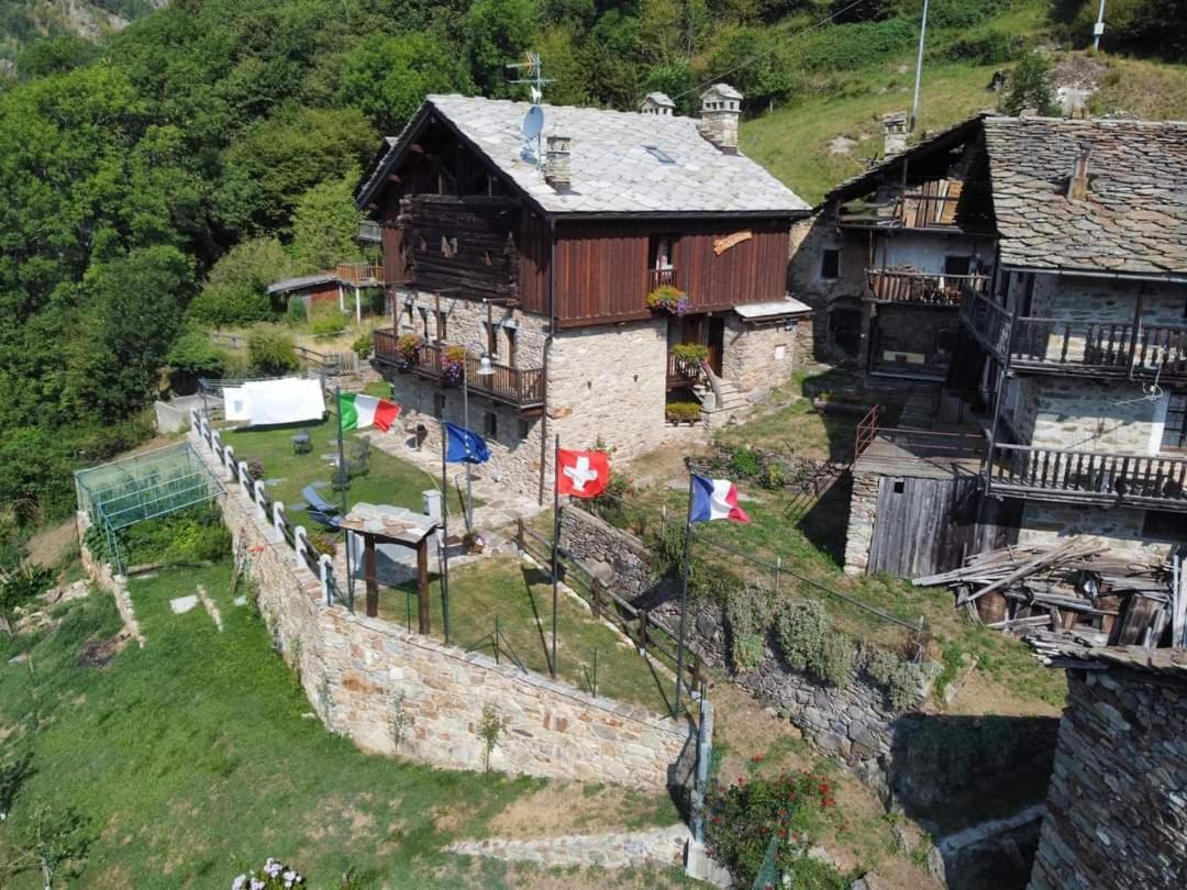 Le Petit Coeur Hotel Fontainemore Buitenkant foto