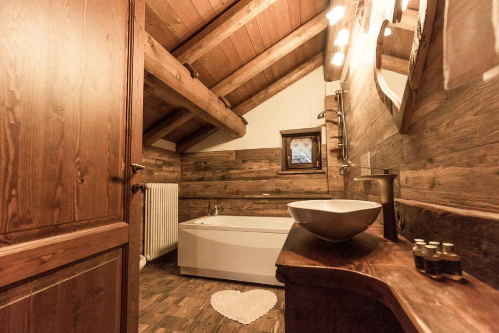 Le Petit Coeur Hotel Fontainemore Buitenkant foto