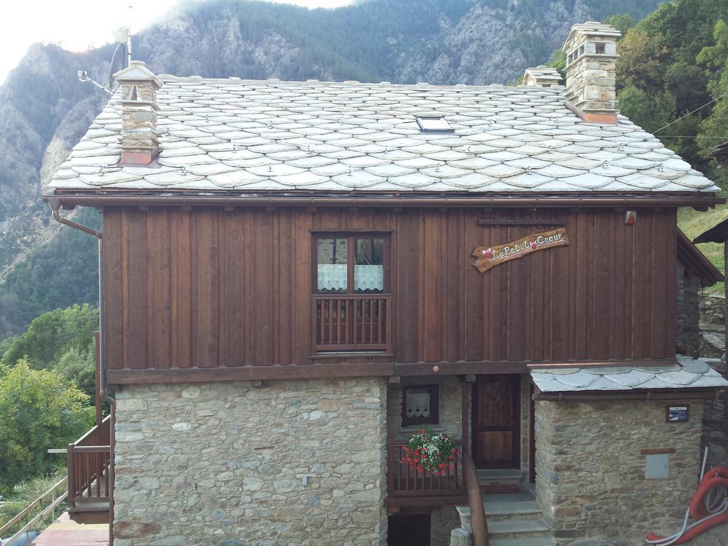 Le Petit Coeur Hotel Fontainemore Buitenkant foto