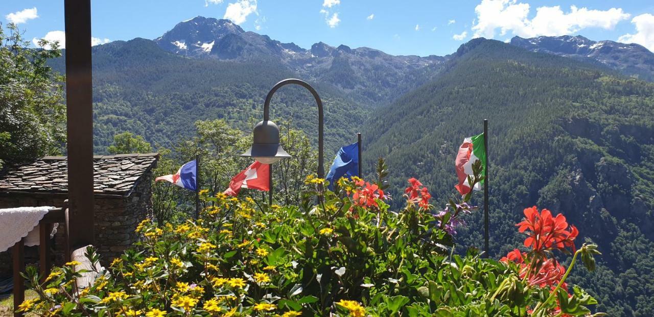 Le Petit Coeur Hotel Fontainemore Buitenkant foto