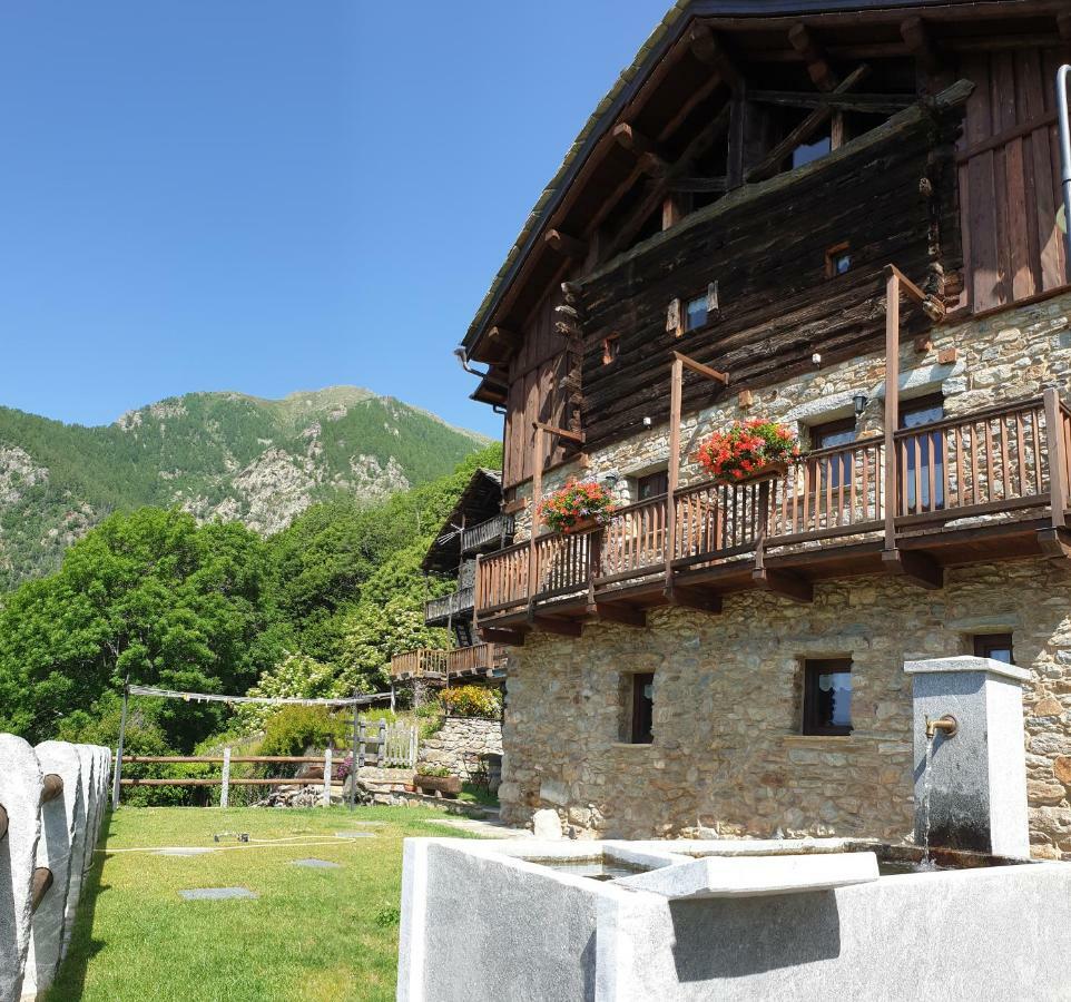 Le Petit Coeur Hotel Fontainemore Buitenkant foto