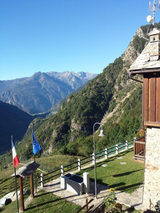 Le Petit Coeur Hotel Fontainemore Buitenkant foto