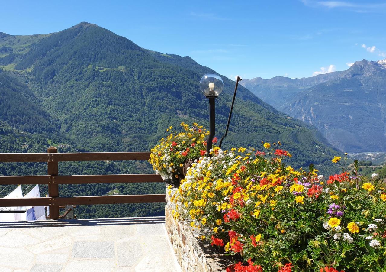 Le Petit Coeur Hotel Fontainemore Buitenkant foto